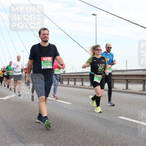 03.10.2025 - Köhlbrandbrückenlauf Lena Gebhardt http://msf.ph/oto/9197893 03.10.2025 15:32:46 Position 1 8906, 7770 meine-sportfotos.de