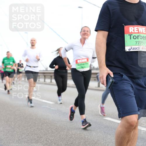 03.10.2025 - Köhlbrandbrückenlauf Lena Gebhardt http://msf.ph/oto/9197897 03.10.2025 15:32:47 Position 1 7770 meine-sportfotos.de