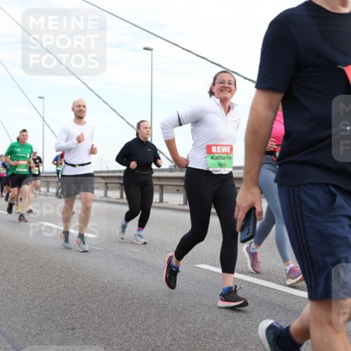 03.10.2025 - Köhlbrandbrückenlauf Lena Gebhardt http://msf.ph/oto/9197898 03.10.2025 15:32:48 Position 1 9658, 777, 8 meine-sportfotos.de