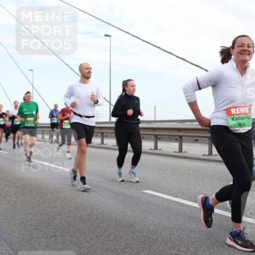 03.10.2025 - Köhlbrandbrückenlauf Lena Gebhardt http://msf.ph/oto/9197901 03.10.2025 15:32:48 Position 1 9658, 2 meine-sportfotos.de