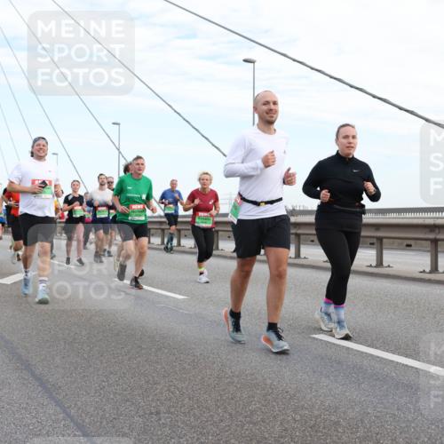03.10.2025 - Köhlbrandbrückenlauf Lena Gebhardt http://msf.ph/oto/9197903 03.10.2025 15:32:49 Position 1 8906 meine-sportfotos.de
