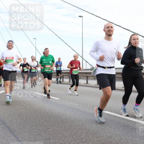 03.10.2025 - Köhlbrandbrückenlauf Lena Gebhardt http://msf.ph/oto/9197904 03.10.2025 15:32:49 Position 1 9225 meine-sportfotos.de