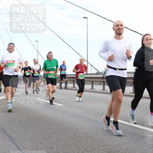 03.10.2025 - Köhlbrandbrückenlauf Lena Gebhardt http://msf.ph/oto/9197905 03.10.2025 15:32:49 Position 1  meine-sportfotos.de