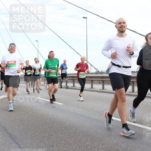 03.10.2025 - Köhlbrandbrückenlauf Lena Gebhardt http://msf.ph/oto/9197906 03.10.2025 15:32:49 Position 1 9225 meine-sportfotos.de
