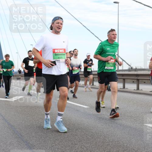 03.10.2025 - Köhlbrandbrückenlauf Lena Gebhardt http://msf.ph/oto/9197911 03.10.2025 15:32:50 Position 1 9225, 9610, 8440 meine-sportfotos.de
