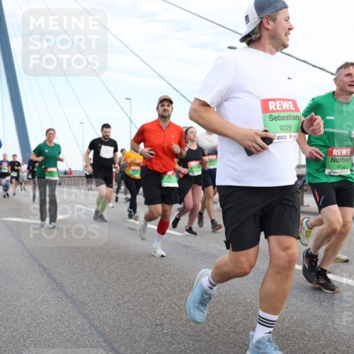 03.10.2025 - Köhlbrandbrückenlauf Lena Gebhardt http://msf.ph/oto/9197915 03.10.2025 15:32:51 Position 1 9225, 9610 meine-sportfotos.de