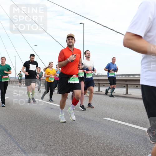 03.10.2025 - Köhlbrandbrückenlauf Lena Gebhardt http://msf.ph/oto/9197916 03.10.2025 15:32:51 Position 1 7214, 9608, 25 meine-sportfotos.de