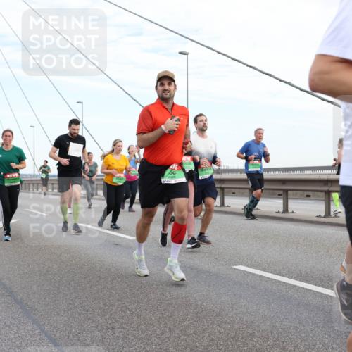 03.10.2025 - Köhlbrandbrückenlauf Lena Gebhardt http://msf.ph/oto/9197917 03.10.2025 15:32:51 Position 1 9608 meine-sportfotos.de