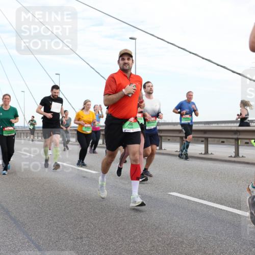 03.10.2025 - Köhlbrandbrückenlauf Lena Gebhardt http://msf.ph/oto/9197918 03.10.2025 15:32:51 Position 1 9608 meine-sportfotos.de