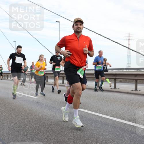 03.10.2025 - Köhlbrandbrückenlauf Lena Gebhardt http://msf.ph/oto/9197919 03.10.2025 15:32:52 Position 1  meine-sportfotos.de