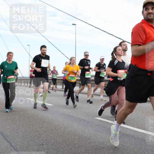 03.10.2025 - Köhlbrandbrückenlauf Lena Gebhardt http://msf.ph/oto/9197922 03.10.2025 15:32:52 Position 1  meine-sportfotos.de