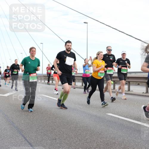 03.10.2025 - Köhlbrandbrückenlauf Lena Gebhardt http://msf.ph/oto/9197923 03.10.2025 15:32:52 Position 1 8492, 7214 meine-sportfotos.de