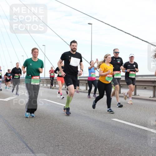 03.10.2025 - Köhlbrandbrückenlauf Lena Gebhardt http://msf.ph/oto/9197924 03.10.2025 15:32:53 Position 1 8492, 7214 meine-sportfotos.de