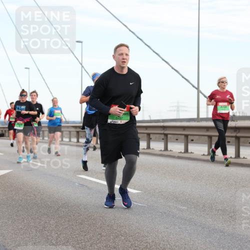 03.10.2025 - Köhlbrandbrückenlauf Lena Gebhardt http://msf.ph/oto/9197937 03.10.2025 15:32:56 Position 1 21, 8457 meine-sportfotos.de