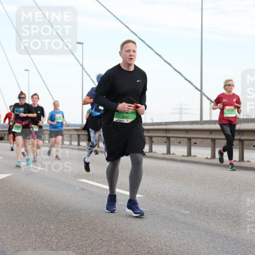 03.10.2025 - Köhlbrandbrückenlauf Lena Gebhardt http://msf.ph/oto/9197938 03.10.2025 15:32:56 Position 1 21, 8457 meine-sportfotos.de