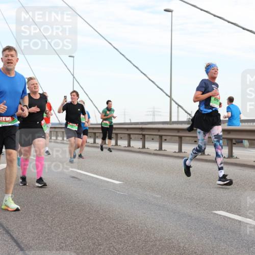 03.10.2025 - Köhlbrandbrückenlauf Lena Gebhardt http://msf.ph/oto/9197946 03.10.2025 15:32:57 Position 1  meine-sportfotos.de