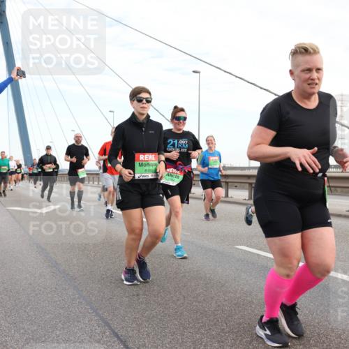 03.10.2025 - Köhlbrandbrückenlauf Lena Gebhardt http://msf.ph/oto/9197964 03.10.2025 15:33:00 Position 1 097, 21, 8193 meine-sportfotos.de
