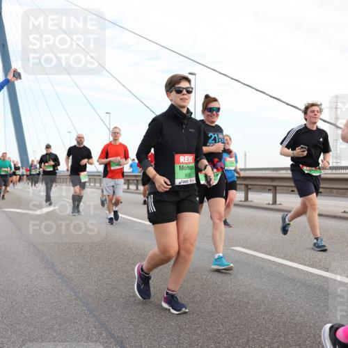 03.10.2025 - Köhlbrandbrückenlauf Lena Gebhardt http://msf.ph/oto/9197965 03.10.2025 15:33:00 Position 1 8193, 21 meine-sportfotos.de