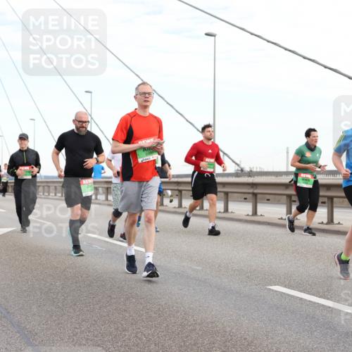 03.10.2025 - Köhlbrandbrückenlauf Lena Gebhardt http://msf.ph/oto/9197970 03.10.2025 15:33:01 Position 1  meine-sportfotos.de