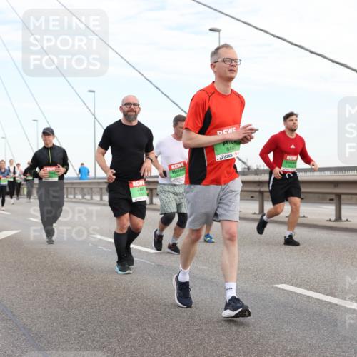 03.10.2025 - Köhlbrandbrückenlauf Lena Gebhardt http://msf.ph/oto/9197973 03.10.2025 15:33:02 Position 1 8460, 7751 meine-sportfotos.de