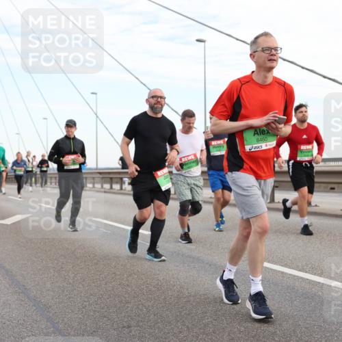 03.10.2025 - Köhlbrandbrückenlauf Lena Gebhardt http://msf.ph/oto/9197975 03.10.2025 15:33:02 Position 1 8460 meine-sportfotos.de