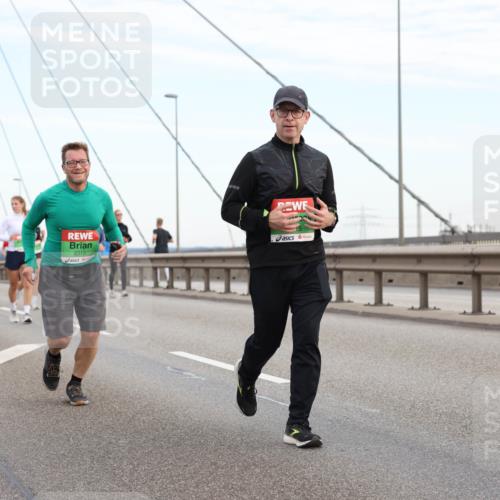 03.10.2025 - Köhlbrandbrückenlauf Lena Gebhardt http://msf.ph/oto/9197984 03.10.2025 15:33:04 Position 1 8319 meine-sportfotos.de
