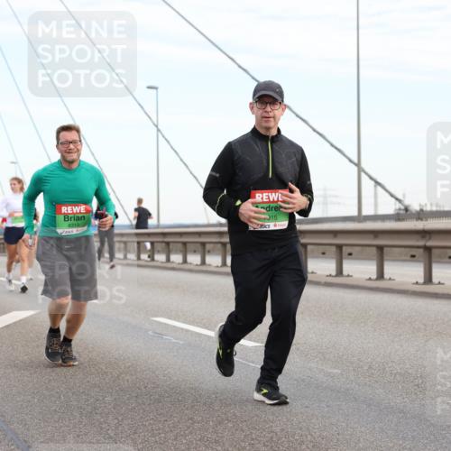 03.10.2025 - Köhlbrandbrückenlauf Lena Gebhardt http://msf.ph/oto/9197985 03.10.2025 15:33:04 Position 1 8319, 315 meine-sportfotos.de