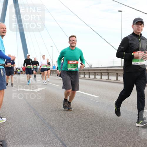 03.10.2025 - Köhlbrandbrückenlauf Lena Gebhardt http://msf.ph/oto/9197990 03.10.2025 15:33:04 Position 1 8319, 7915 meine-sportfotos.de