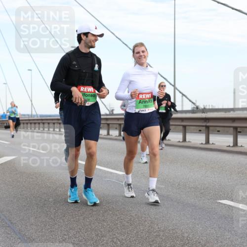 03.10.2025 - Köhlbrandbrückenlauf Lena Gebhardt http://msf.ph/oto/9198008 03.10.2025 15:33:09 Position 1 6, 08, 7853, 9741 meine-sportfotos.de