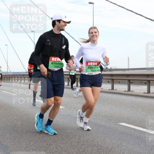 03.10.2025 - Köhlbrandbrückenlauf Lena Gebhardt http://msf.ph/oto/9198010 03.10.2025 15:33:09 Position 1 7808, 7853, 971 meine-sportfotos.de