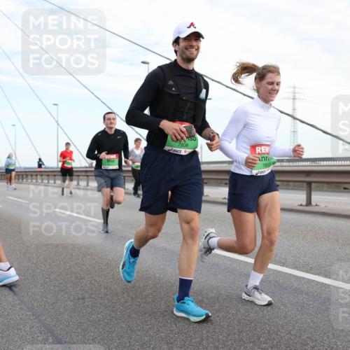 03.10.2025 - Köhlbrandbrückenlauf Lena Gebhardt http://msf.ph/oto/9198013 03.10.2025 15:33:10 Position 1 7808, 7853 meine-sportfotos.de