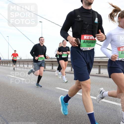 03.10.2025 - Köhlbrandbrückenlauf Lena Gebhardt http://msf.ph/oto/9198015 03.10.2025 15:33:10 Position 1 7808, 7853 meine-sportfotos.de