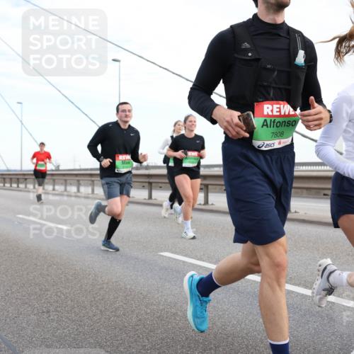 03.10.2025 - Köhlbrandbrückenlauf Lena Gebhardt http://msf.ph/oto/9198016 03.10.2025 15:33:10 Position 1 7808, 7853 meine-sportfotos.de