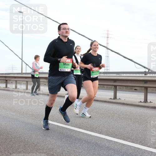 03.10.2025 - Köhlbrandbrückenlauf Lena Gebhardt http://msf.ph/oto/9198018 03.10.2025 15:33:10 Position 1 8141, 8050 meine-sportfotos.de