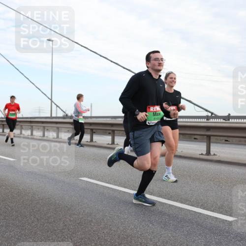 03.10.2025 - Köhlbrandbrückenlauf Lena Gebhardt http://msf.ph/oto/9198019 03.10.2025 15:33:11 Position 1 8141 meine-sportfotos.de