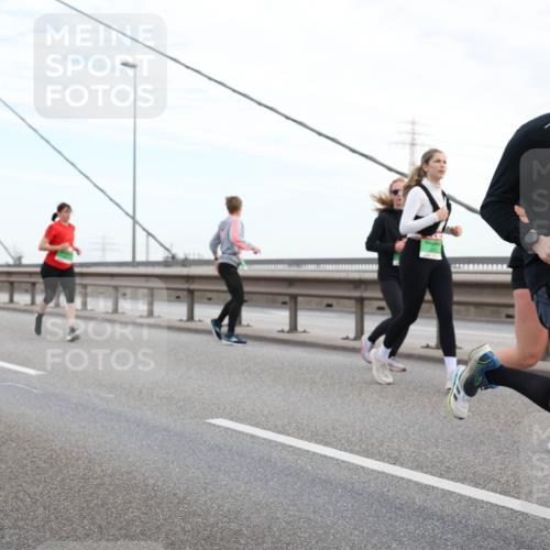 03.10.2025 - Köhlbrandbrückenlauf Lena Gebhardt http://msf.ph/oto/9198021 03.10.2025 15:33:11 Position 1 8141 meine-sportfotos.de
