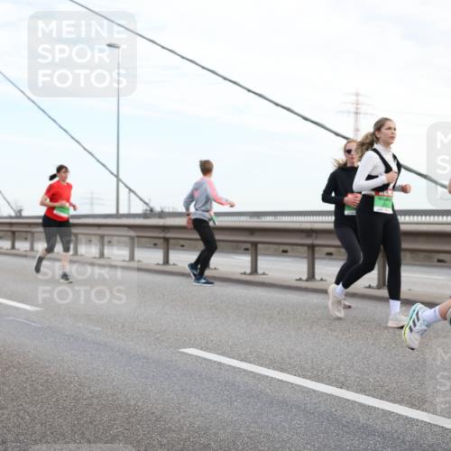 03.10.2025 - Köhlbrandbrückenlauf Lena Gebhardt http://msf.ph/oto/9198022 03.10.2025 15:33:11 Position 1 814 meine-sportfotos.de