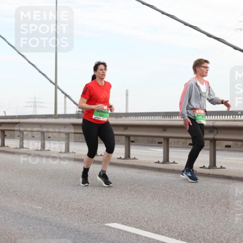 03.10.2025 - Köhlbrandbrückenlauf Lena Gebhardt http://msf.ph/oto/9198026 03.10.2025 15:33:12 Position 1 8321 meine-sportfotos.de