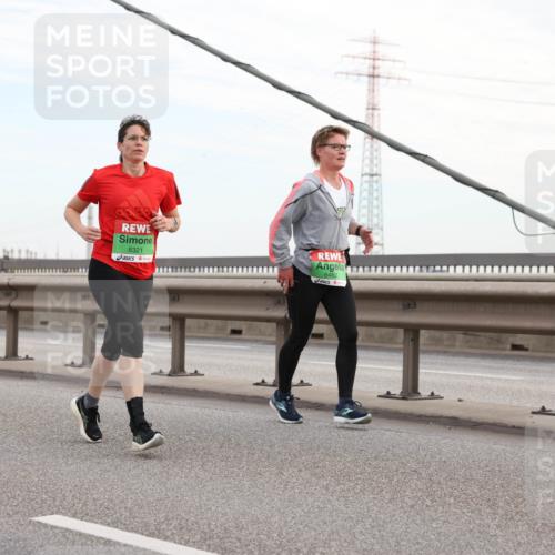 03.10.2025 - Köhlbrandbrückenlauf Lena Gebhardt http://msf.ph/oto/9198027 03.10.2025 15:33:13 Position 1 8321, 8482 meine-sportfotos.de