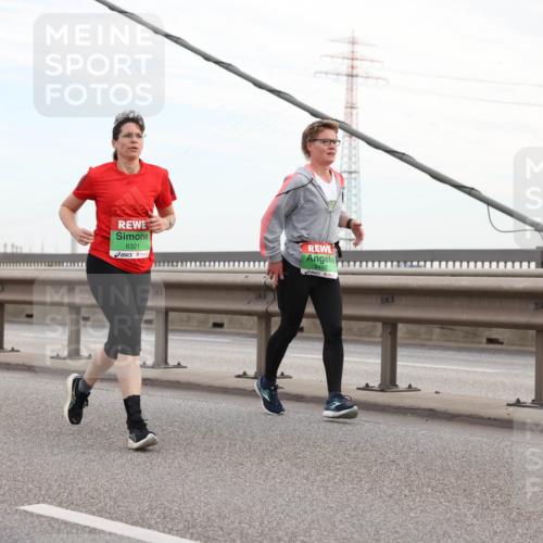 03.10.2025 - Köhlbrandbrückenlauf Lena Gebhardt http://msf.ph/oto/9198028 03.10.2025 15:33:13 Position 1 8321, 8482 meine-sportfotos.de