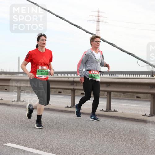 03.10.2025 - Köhlbrandbrückenlauf Lena Gebhardt http://msf.ph/oto/9198030 03.10.2025 15:33:13 Position 1 8321, 8482 meine-sportfotos.de