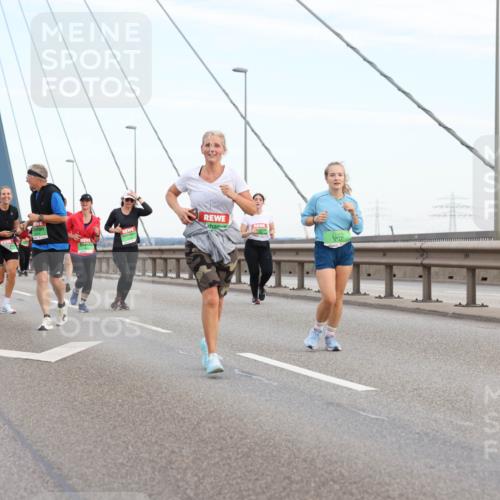 03.10.2025 - Köhlbrandbrückenlauf Lena Gebhardt http://msf.ph/oto/9198034 03.10.2025 15:33:14 Position 1  meine-sportfotos.de
