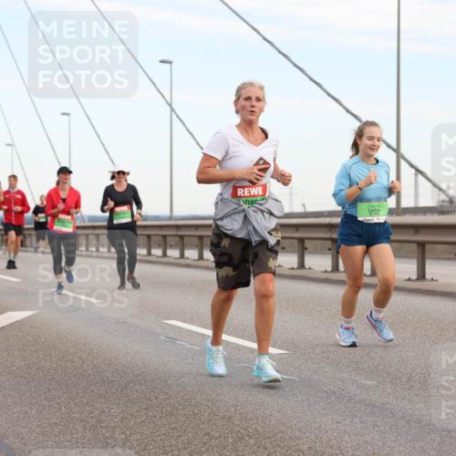 03.10.2025 - Köhlbrandbrückenlauf Lena Gebhardt http://msf.ph/oto/9198037 03.10.2025 15:33:15 Position 1 9747 meine-sportfotos.de