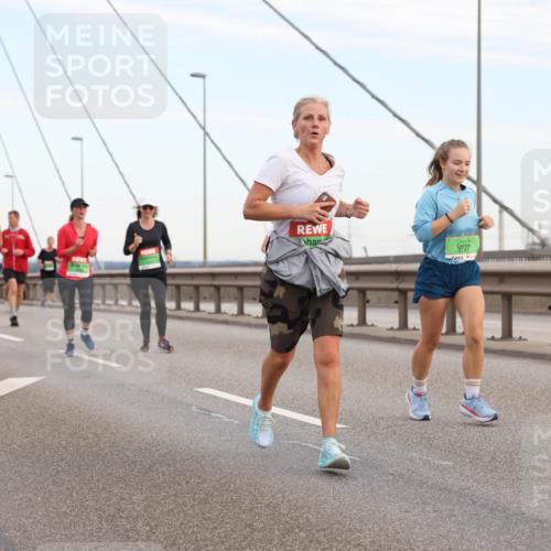 03.10.2025 - Köhlbrandbrückenlauf Lena Gebhardt http://msf.ph/oto/9198038 03.10.2025 15:33:15 Position 1 947 meine-sportfotos.de