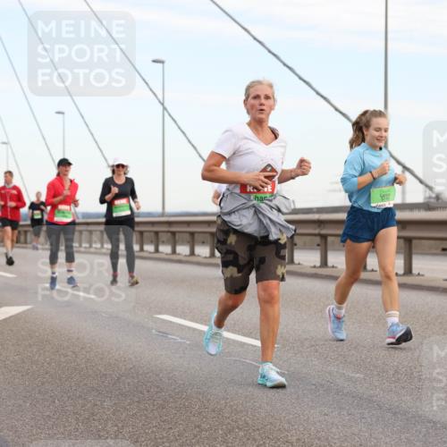 03.10.2025 - Köhlbrandbrückenlauf Lena Gebhardt http://msf.ph/oto/9198039 03.10.2025 15:33:15 Position 1  meine-sportfotos.de