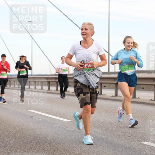 03.10.2025 - Köhlbrandbrückenlauf Lena Gebhardt http://msf.ph/oto/9198040 03.10.2025 15:33:15 Position 1 9747 meine-sportfotos.de