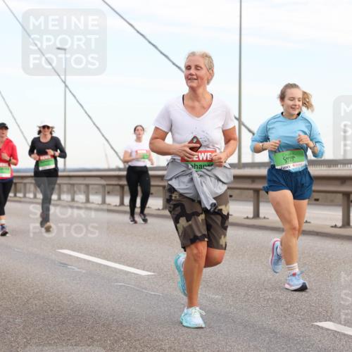 03.10.2025 - Köhlbrandbrückenlauf Lena Gebhardt http://msf.ph/oto/9198041 03.10.2025 15:33:15 Position 1  meine-sportfotos.de