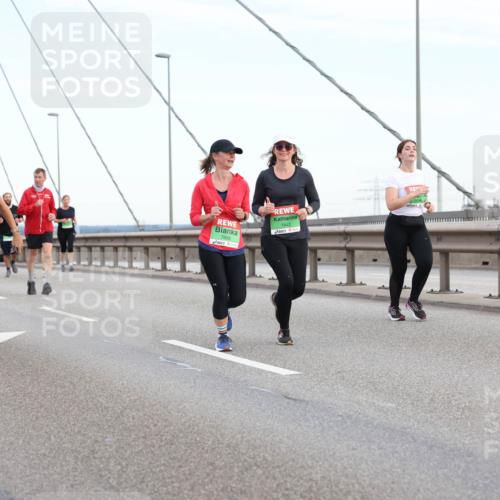 03.10.2025 - Köhlbrandbrückenlauf Lena Gebhardt http://msf.ph/oto/9198044 03.10.2025 15:33:17 Position 1 891, 7665, 7842 meine-sportfotos.de