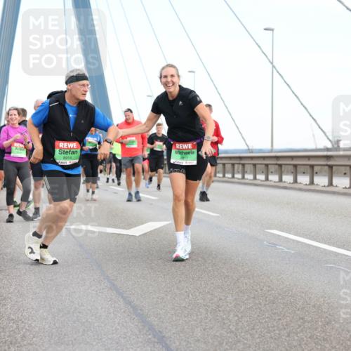 03.10.2025 - Köhlbrandbrückenlauf Lena Gebhardt http://msf.ph/oto/9198050 03.10.2025 15:33:18 Position 1 906, 8914, 8917 meine-sportfotos.de