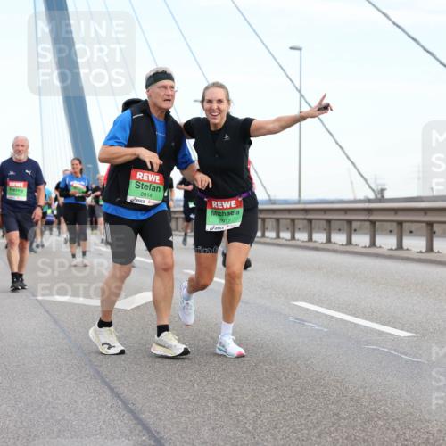 03.10.2025 - Köhlbrandbrückenlauf Lena Gebhardt http://msf.ph/oto/9198052 03.10.2025 15:33:19 Position 1 8914, 8917 meine-sportfotos.de
